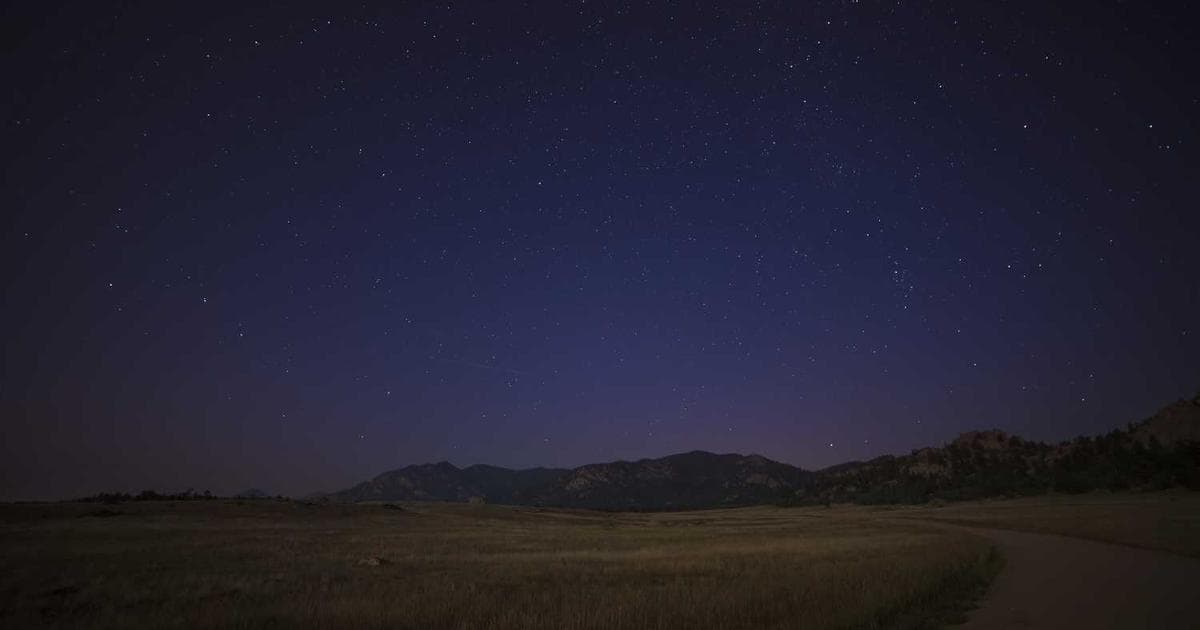 火车站选址---曼哈顿距离之和